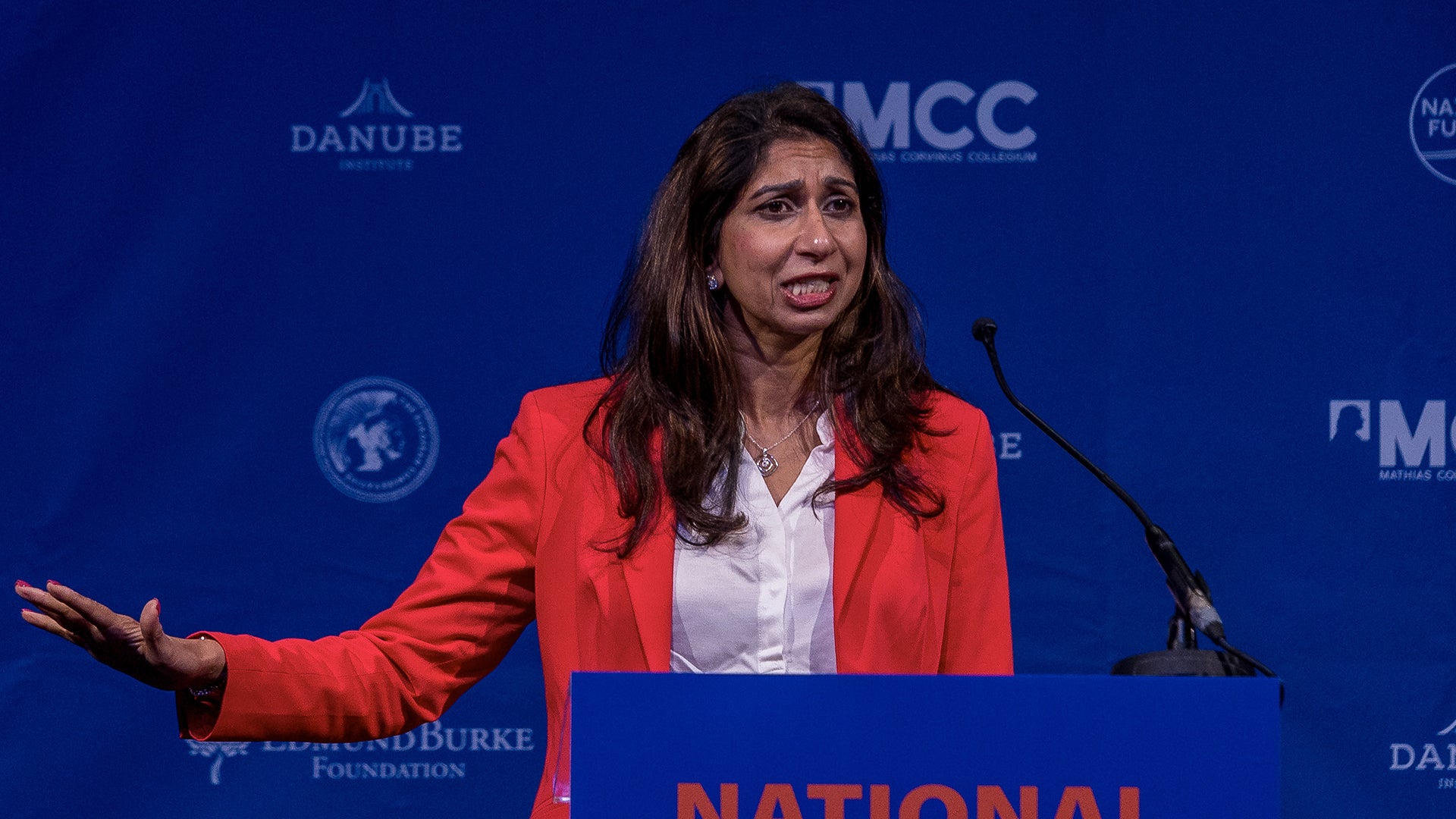 <p>Braverman issues apology</p>