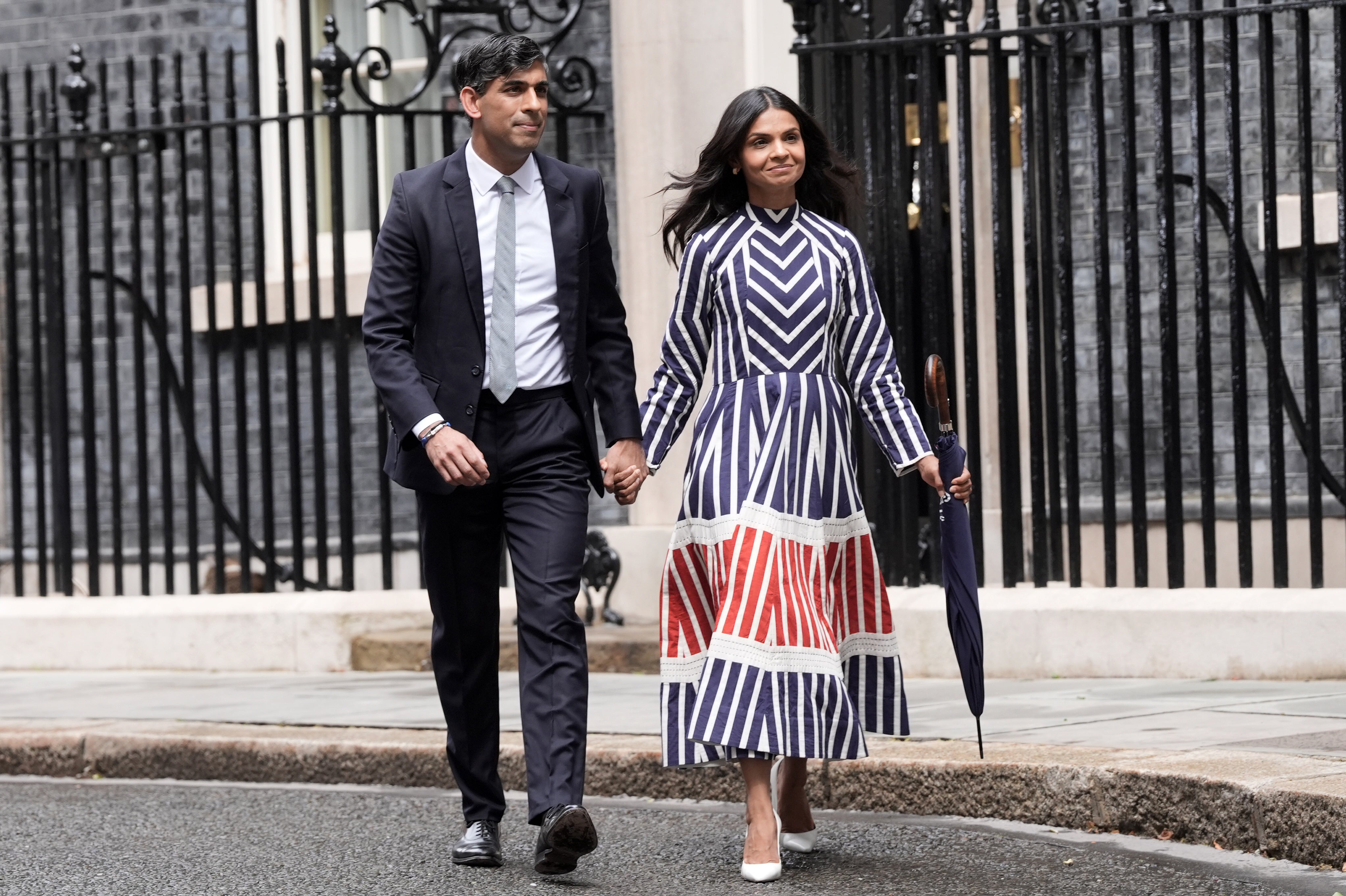 Rishi Sunak leaves Downing Street with his wife Akshata Murty