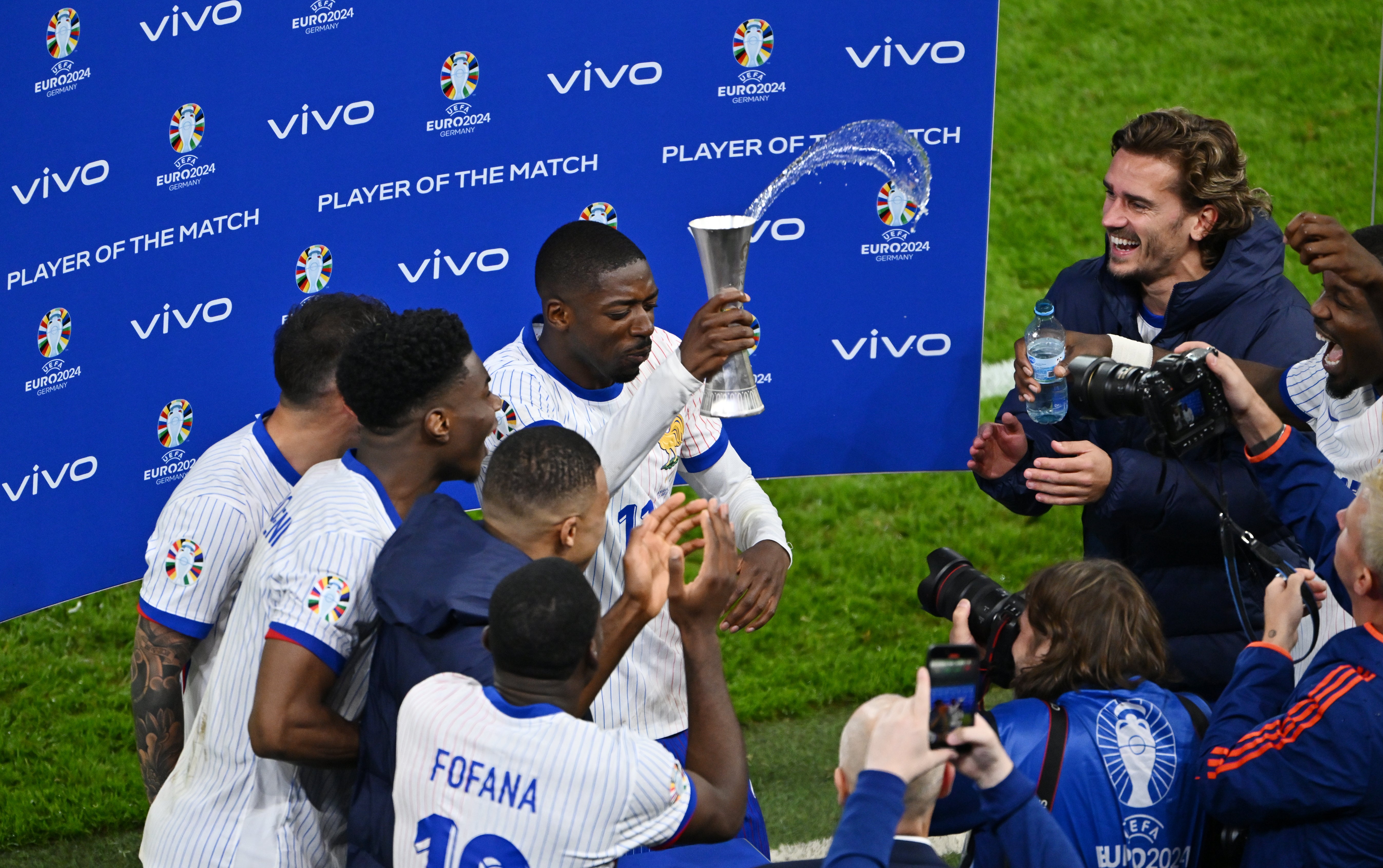 Ousmane Dembele of France celebrates with teammates and the Vivo Player of the Match award