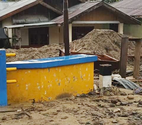 Photo made available by Indonesia’s disaster management agency shows people searching for the landslide victims in Gorontalo on 7 July 2024