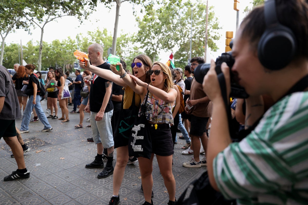 Tourists in Barcelona sprayed with water as overtourism protests escalate