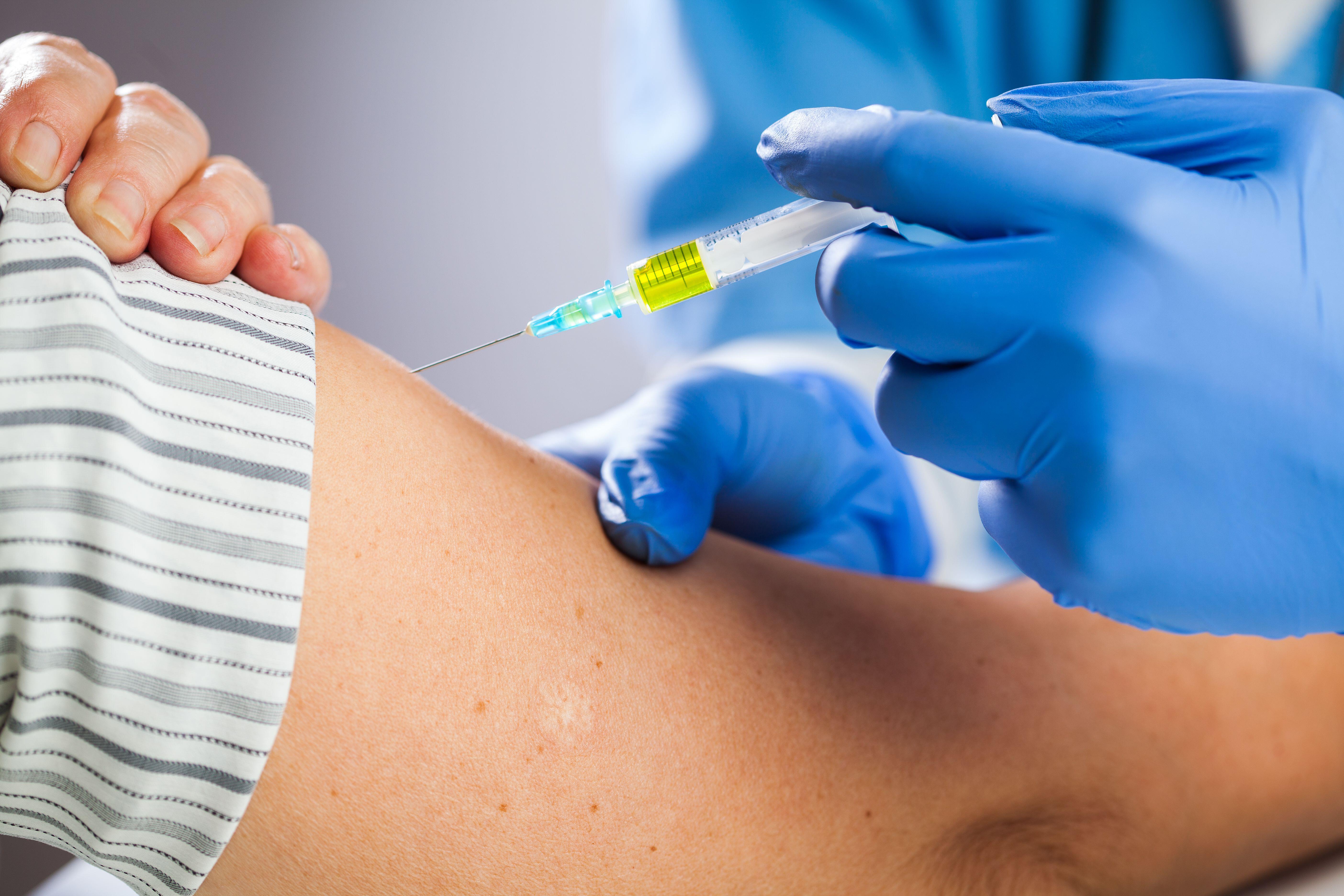 Doctors advise people to get the coronavirus vaccine
