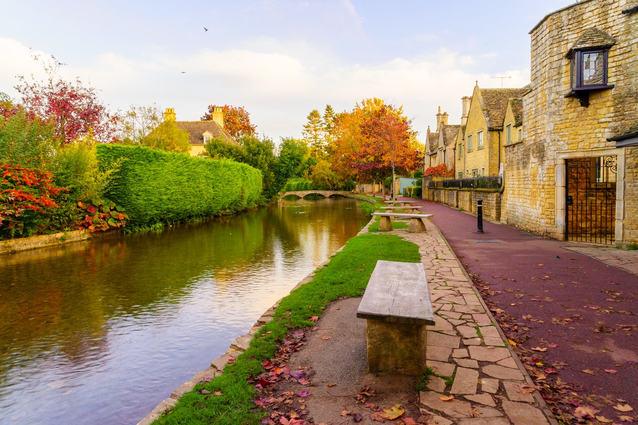 Conheça amantes de livros que pensam como você em férias em Cotswolds