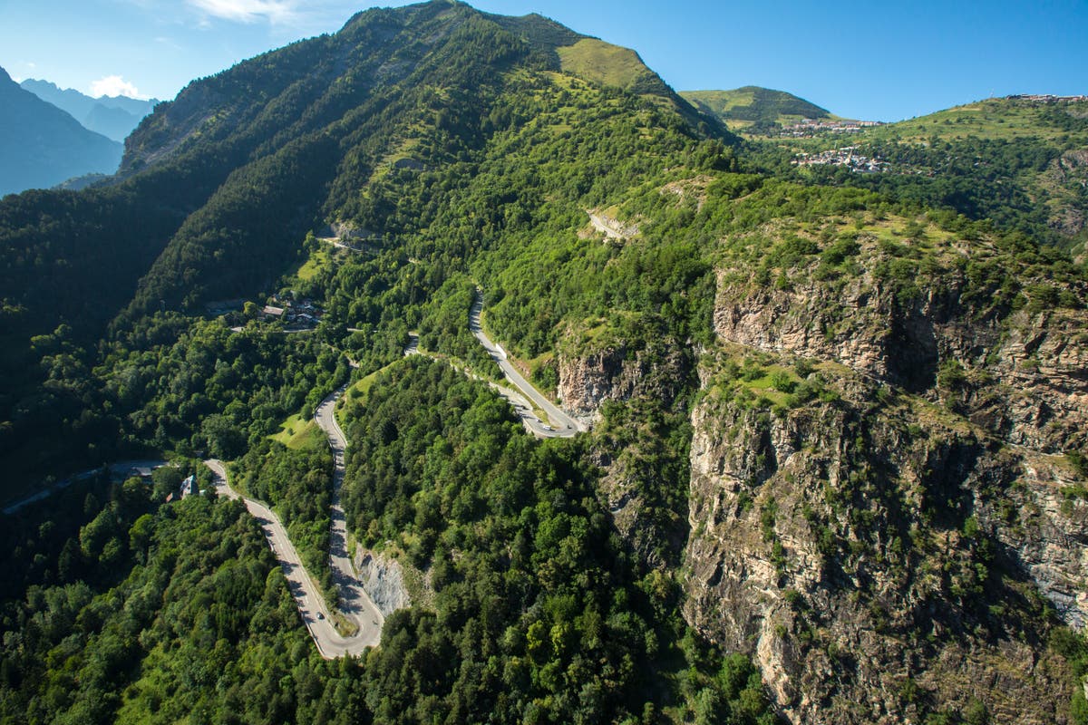 Cycling the Alpe d’Huez Tour de France climb while barely breaking a sweat