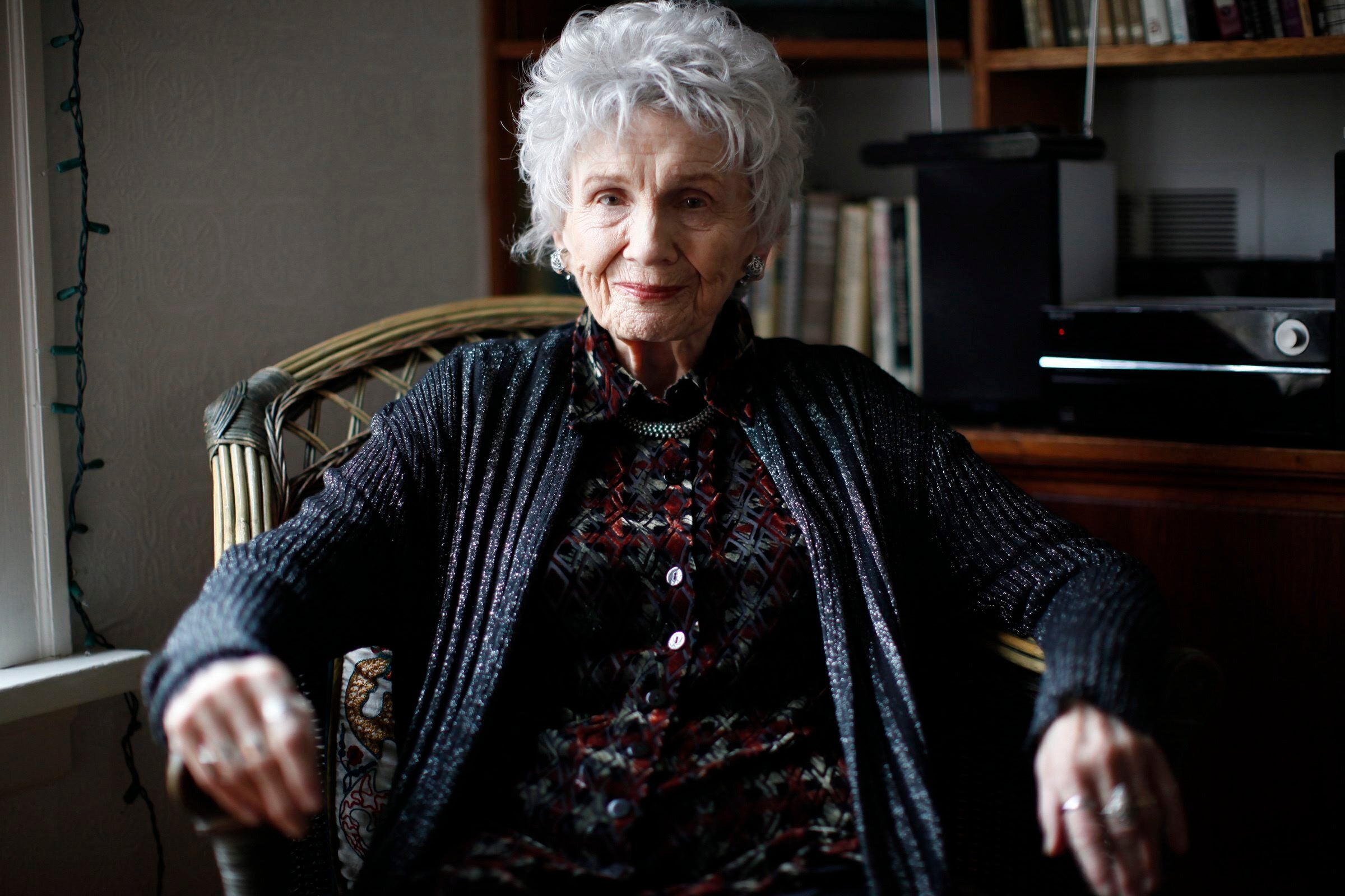 Educators wonder how to teach the writings of Alice Munro in wake of ...