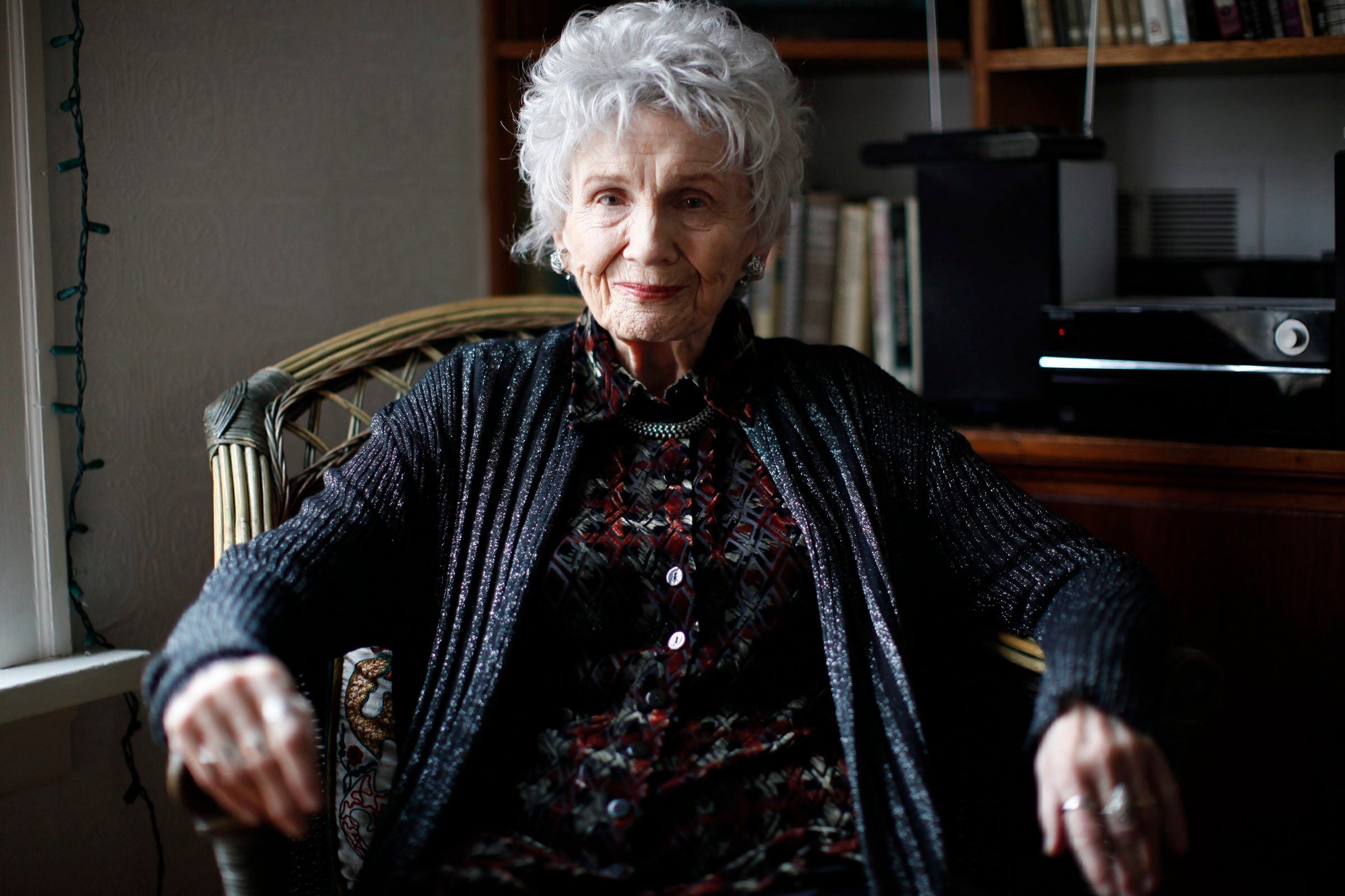 Andrea Skinner wrote an essay in which she detailed the child sexual abuse she suffered, ignored by her mother – Alice Munro