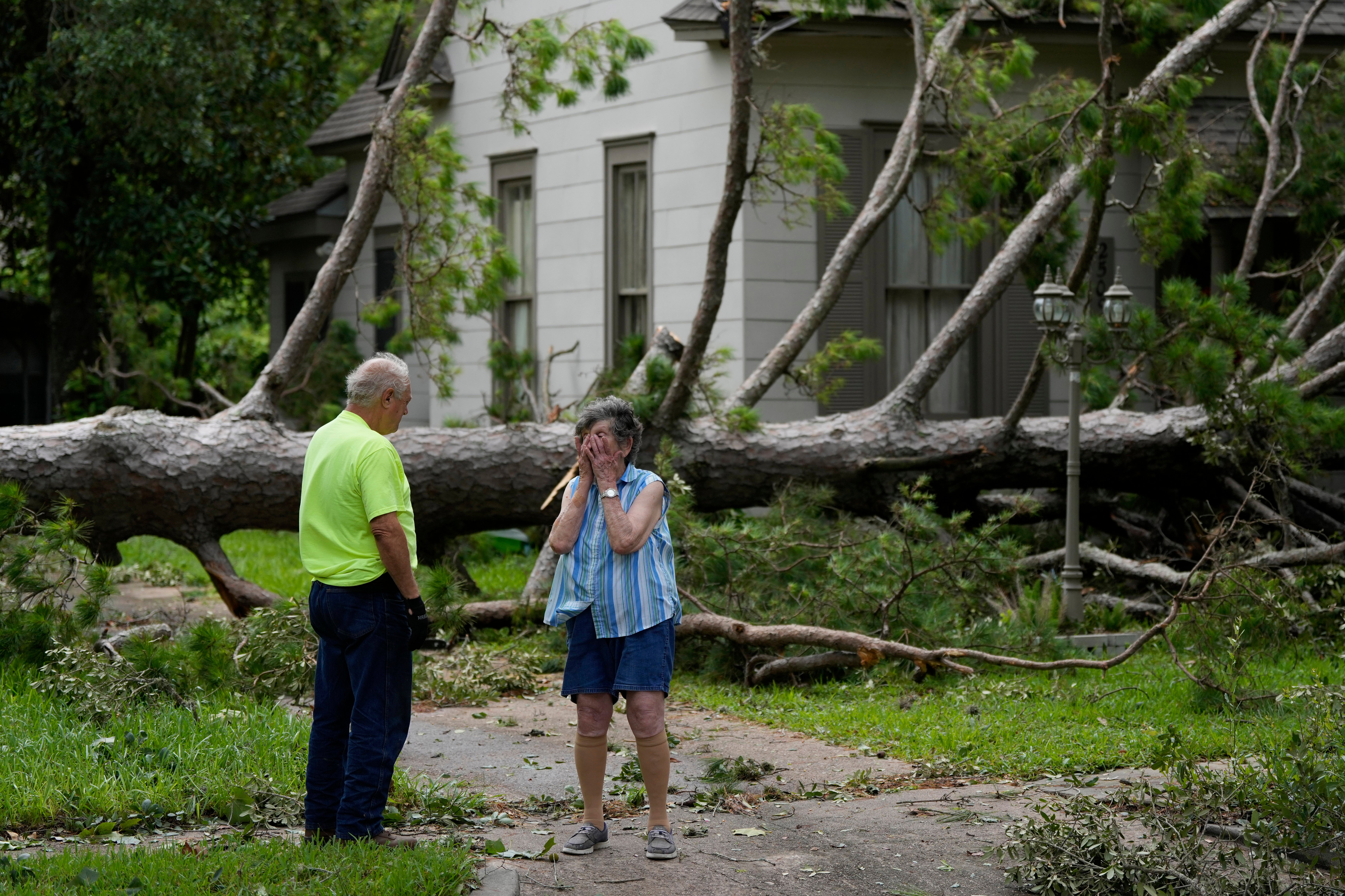 El huracán Beryl se degradó a tormenta tropical después de azotar Texas con vientos de 100 mph: actualizaciones del rastreador en vivo