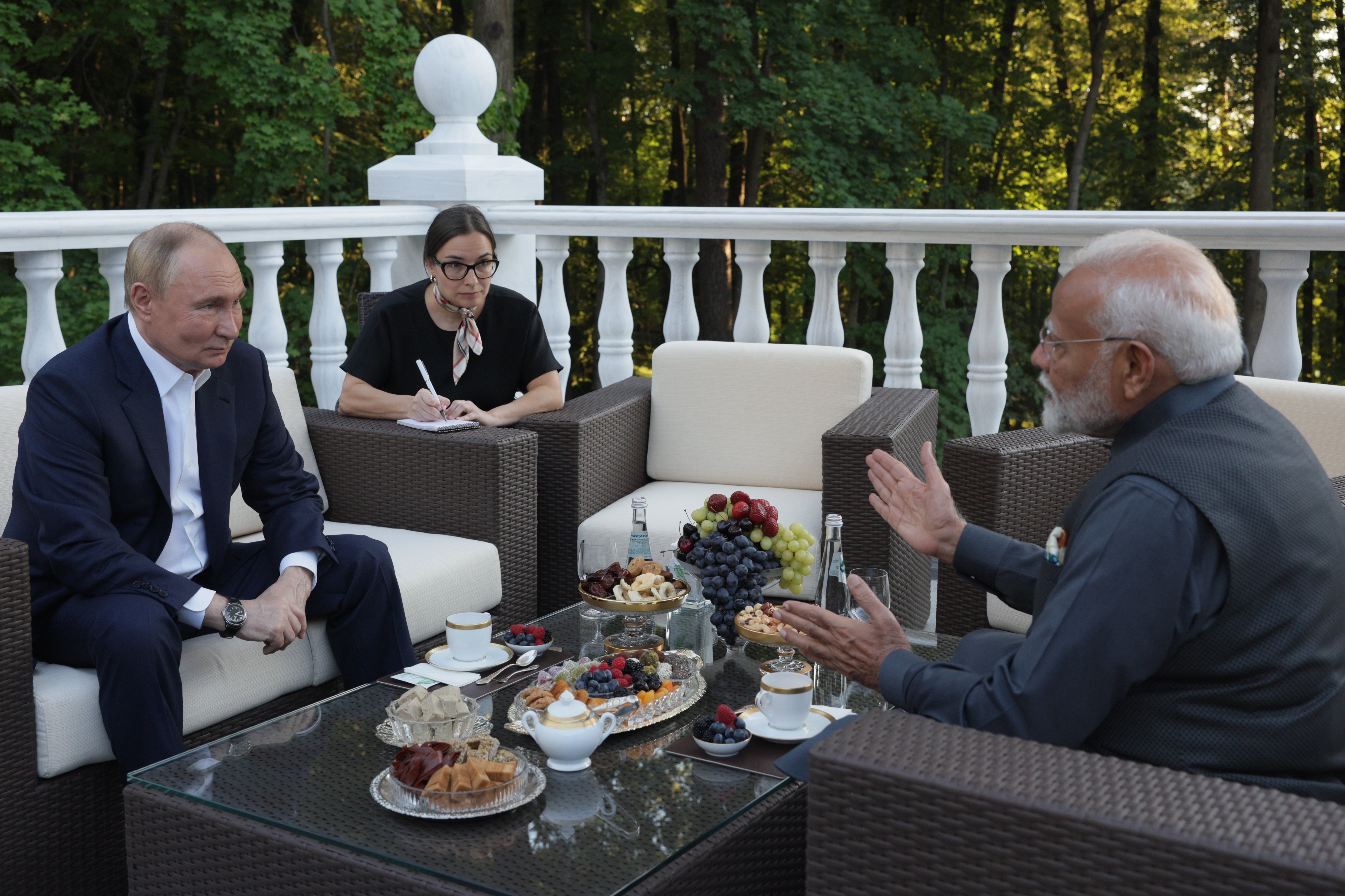 Russian President Vladimir Putin (L) and Indian Prime Minister Narendra Modi (R) talk during their official meeting in Novo-Ogaryovo residence outside Moscow