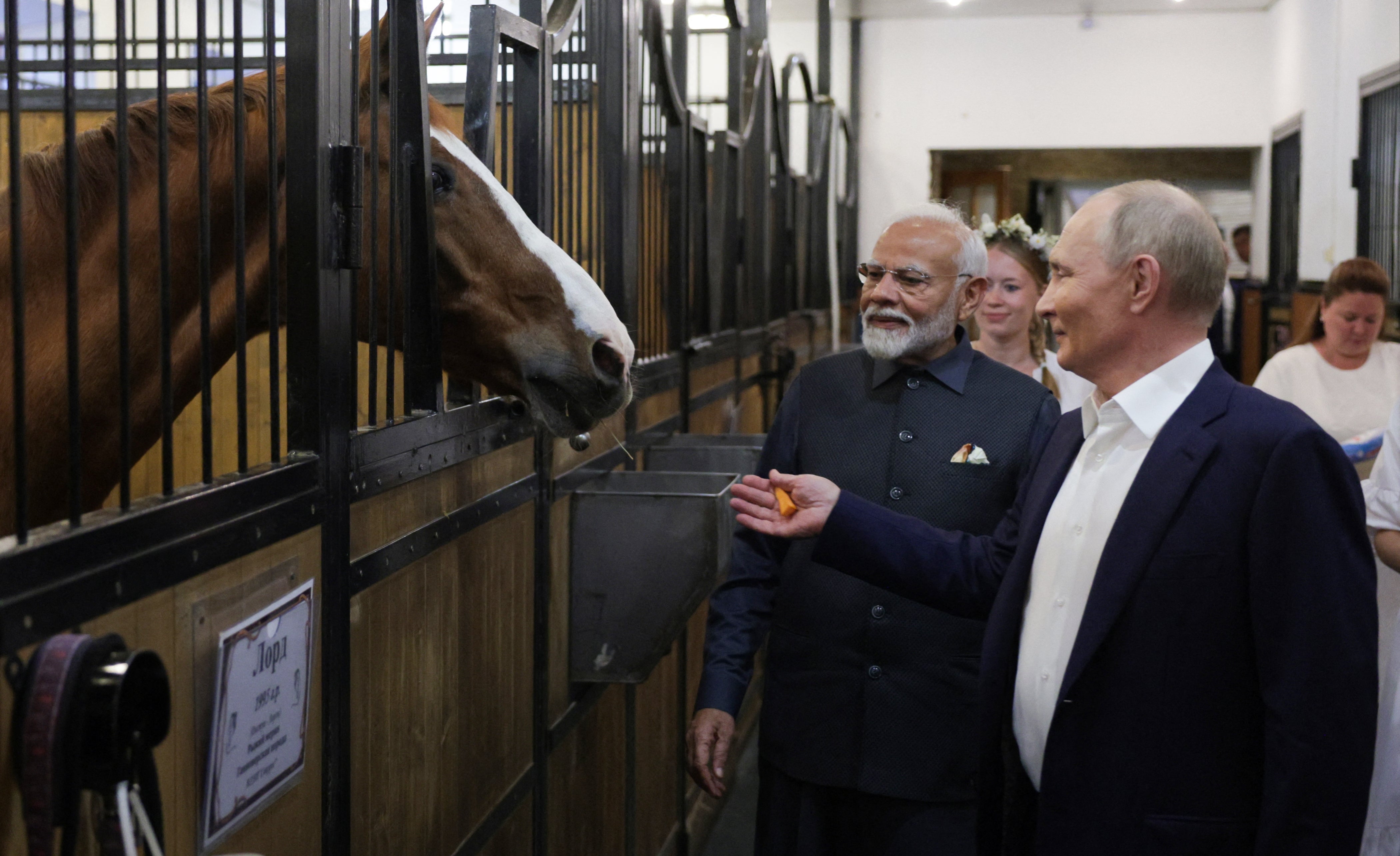 Putin and Modi visit the Russian leader’s stables