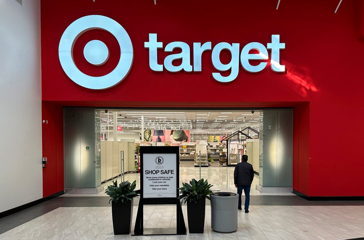 Target to stop accepting personal checks