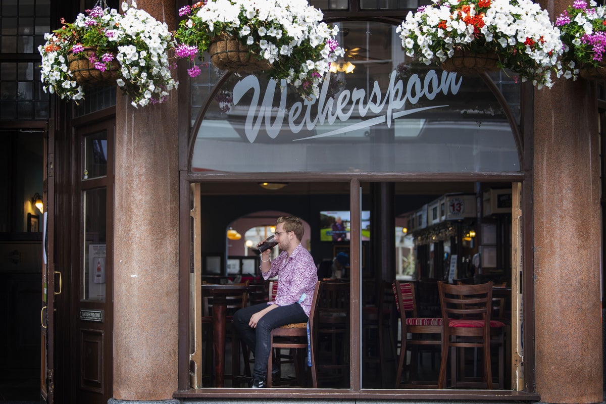 Wetherspoons reveals sales rise but sells off more pubs