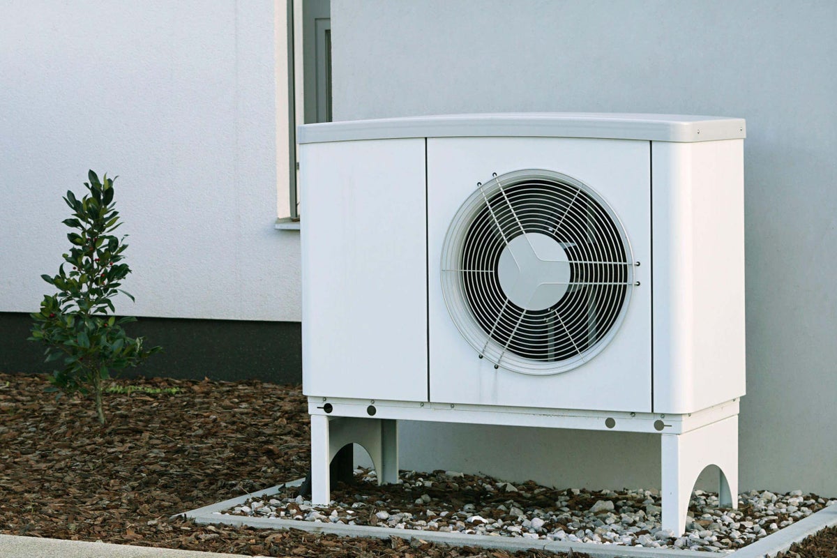 Analysis: 3m homes must install clean heating such as heat pumps this Parliament