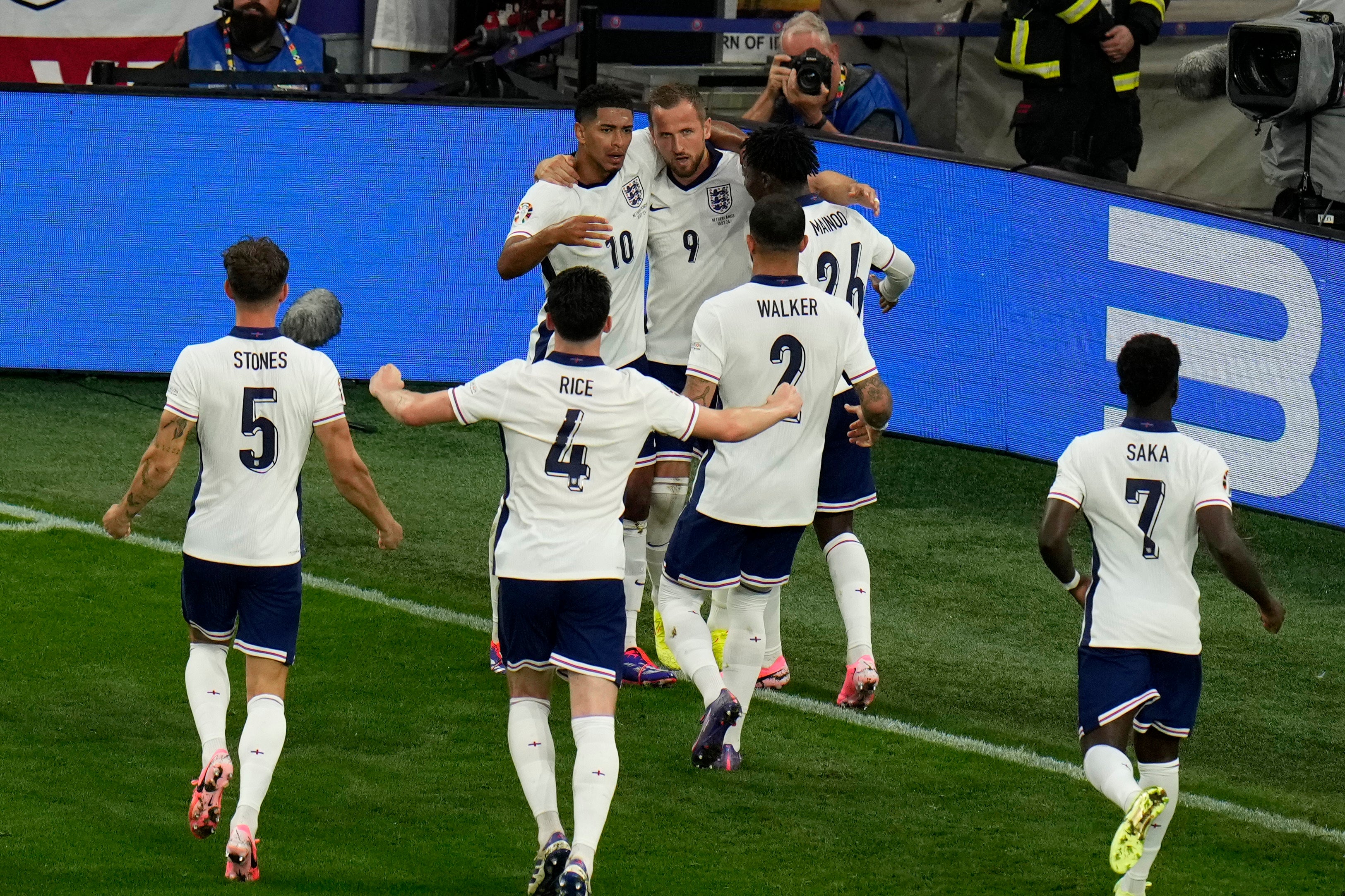 England's Harry Kane celebrates with teammates