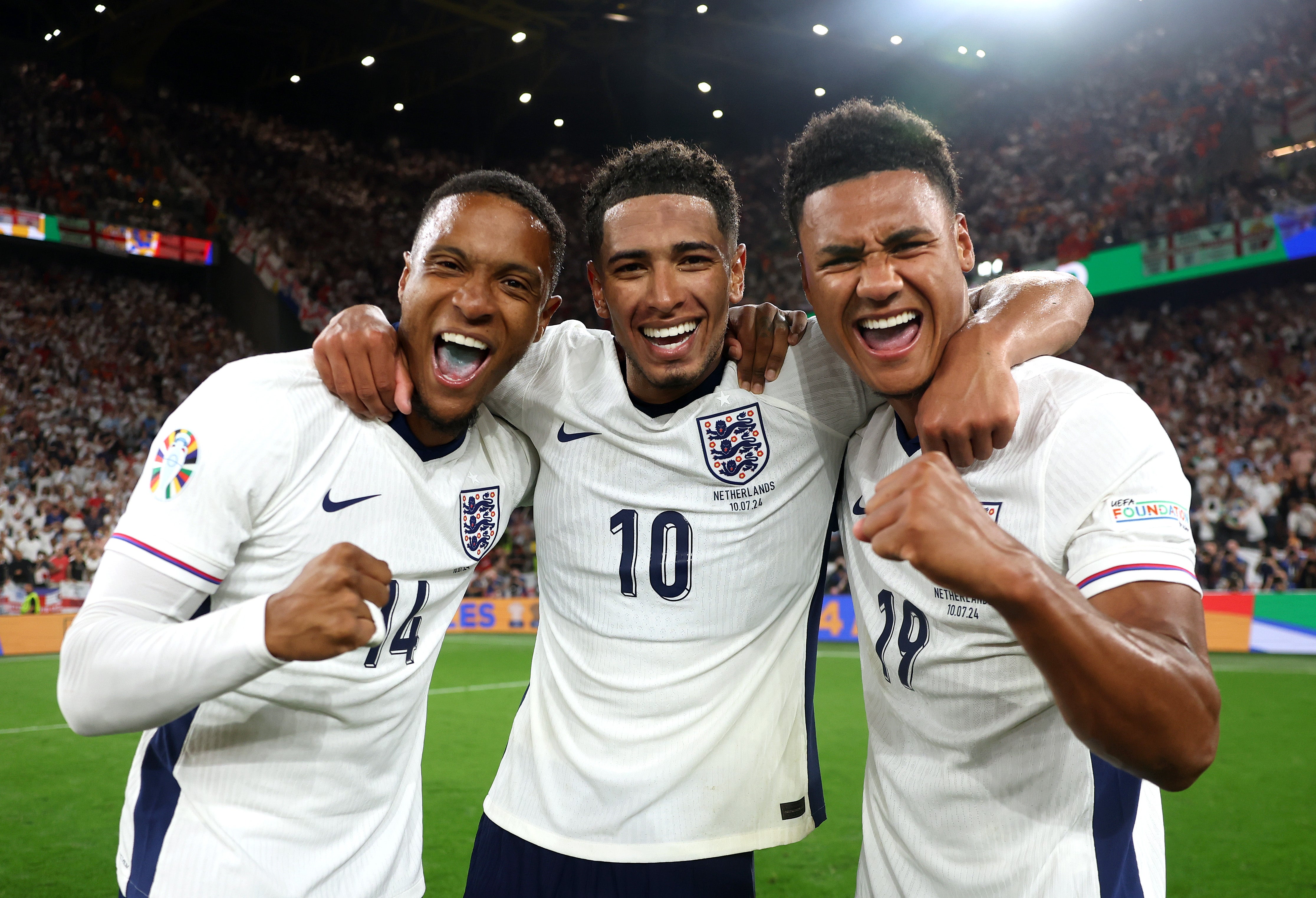 Ezri Konsa, Jude Bellingham and Ollie Watkins of England celebrate