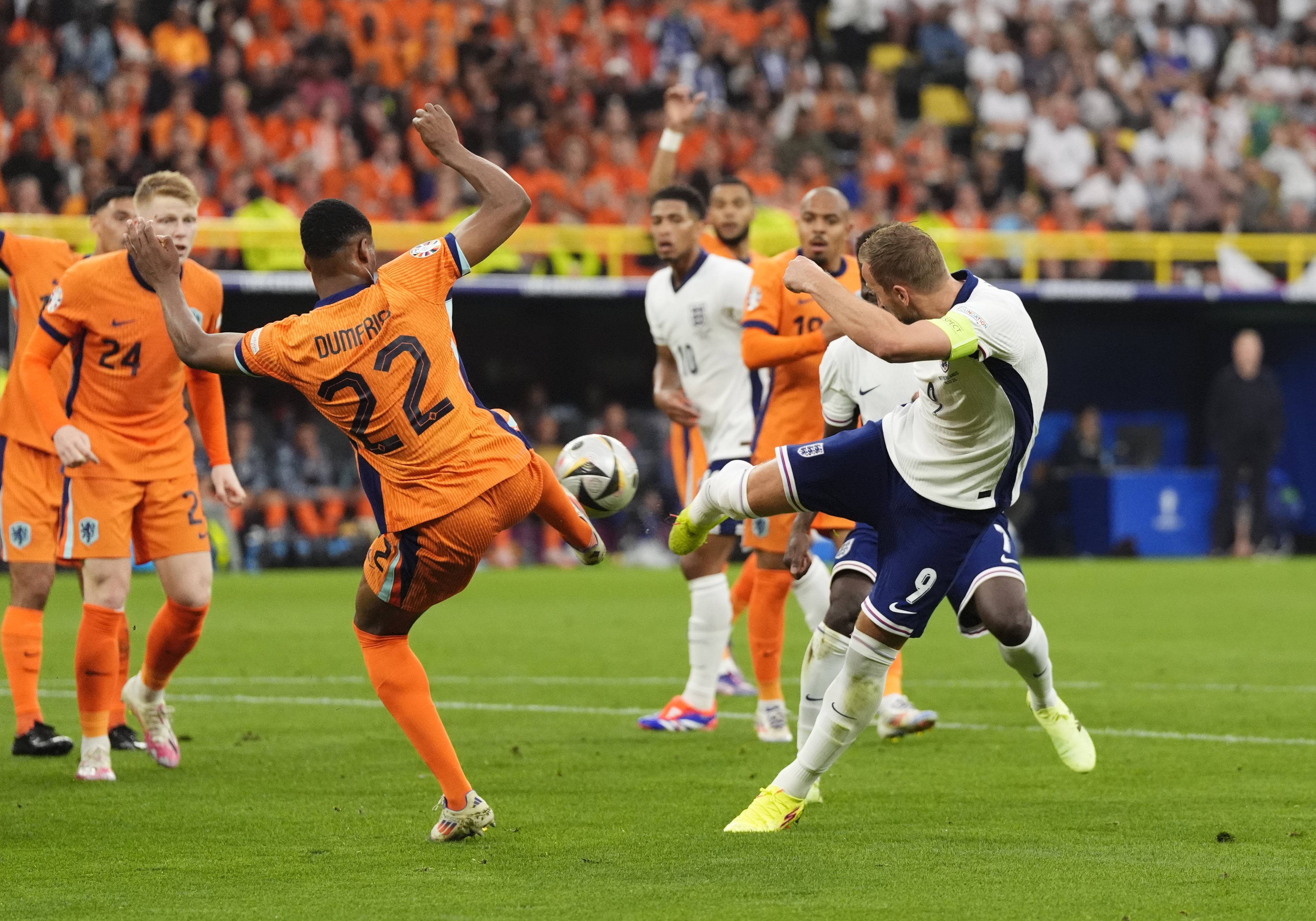 Harry Kane was adjudged to have been fouled by Netherlands’s Denzel Dumfries