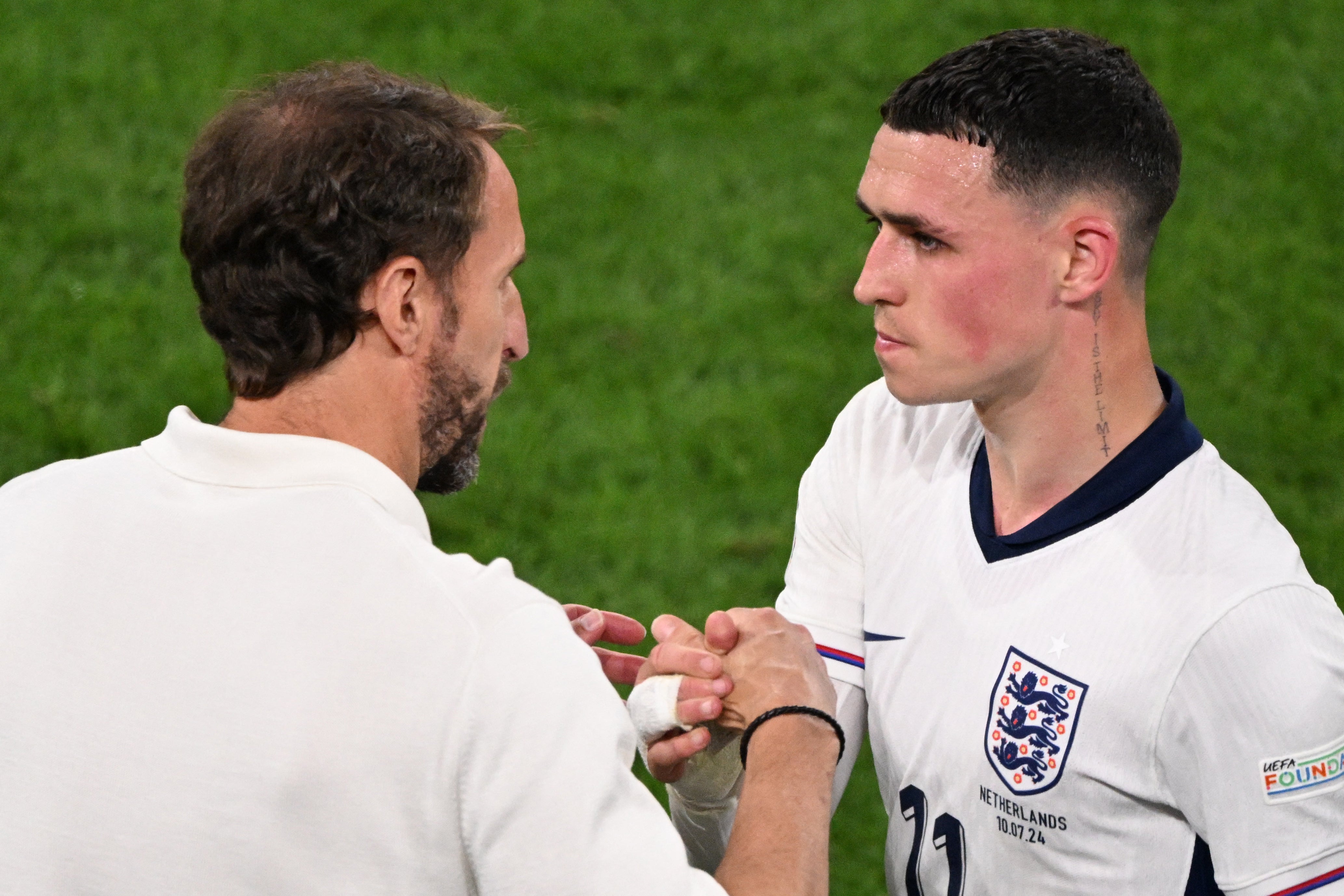 Southgate and Foden after the sub