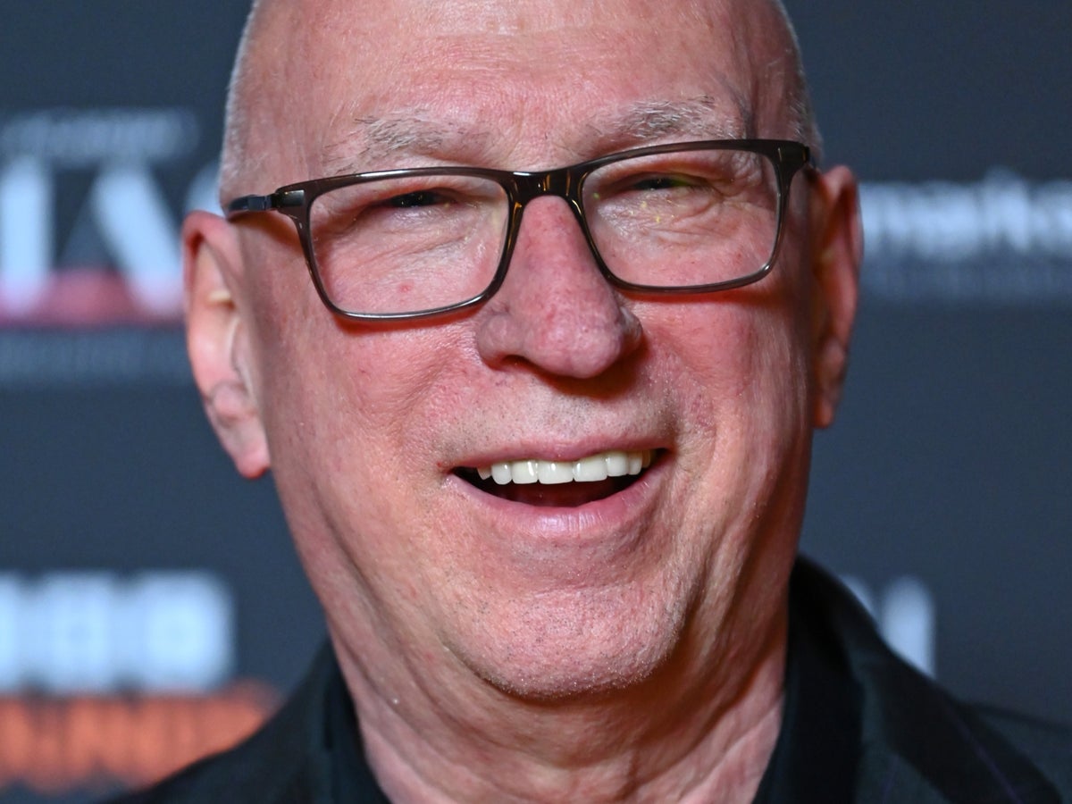 Ken Bruce issues warning to Radio 2 over steep drop in listeners after DJ’s departure