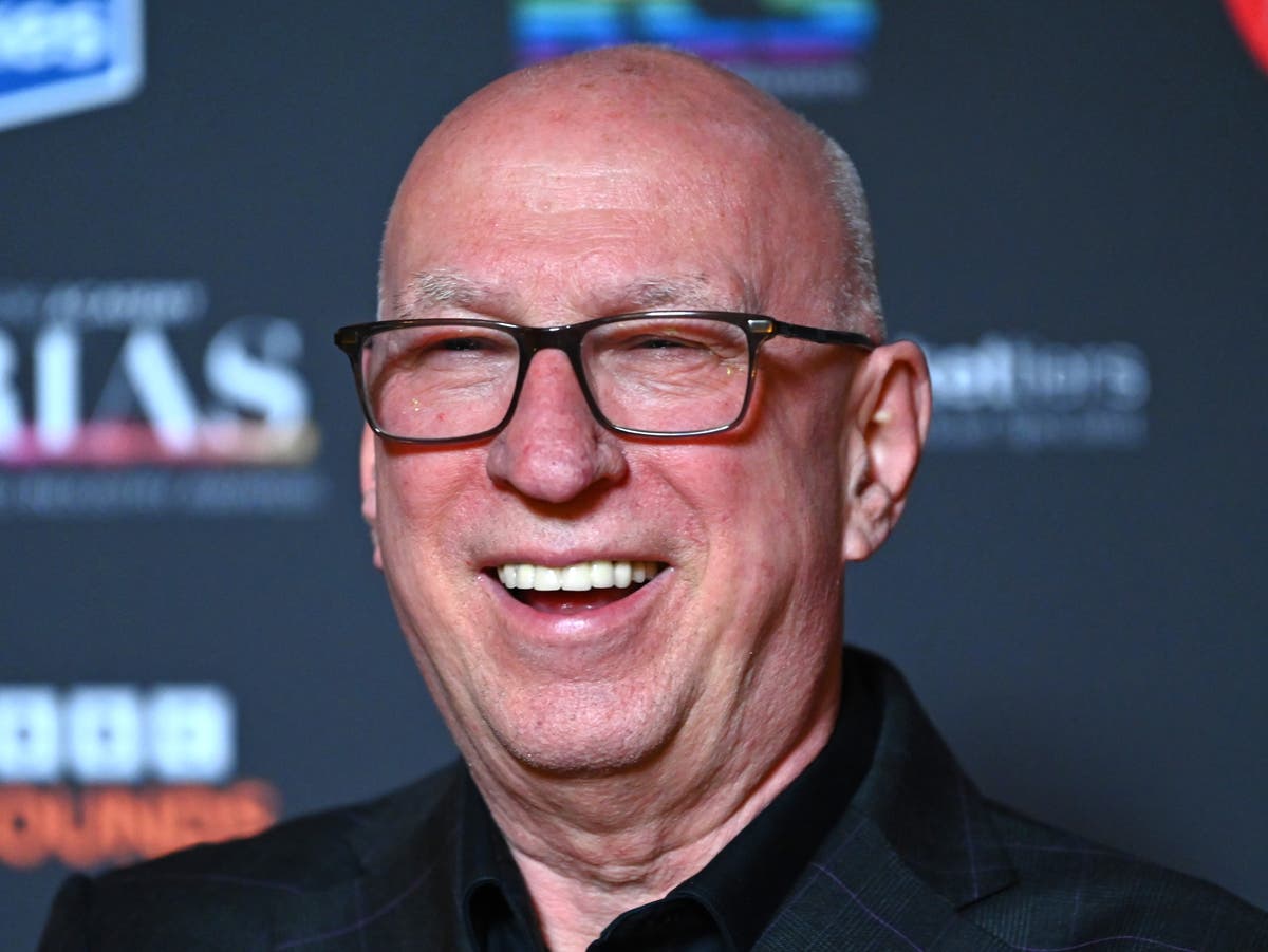 Ken Bruce issues warning to Radio 2 over steep drop in listeners after DJ’s departure to Greatest Hits