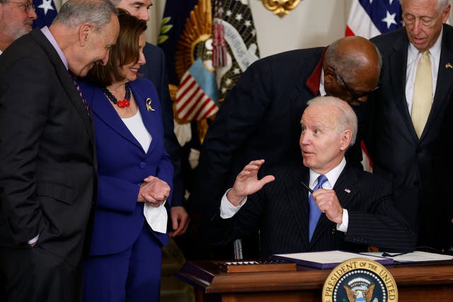 <p>U.S. President Joe Biden talks with Senate Majority Leader Charles Schumer (D-NY) and Speaker of the House Nancy Pelosi (D-CA) at the White House. </p>