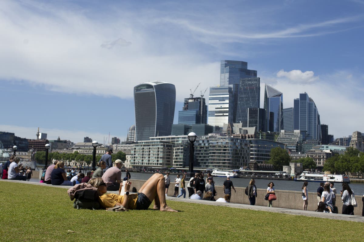 UK stock markets rise after economic growth beats forecasts