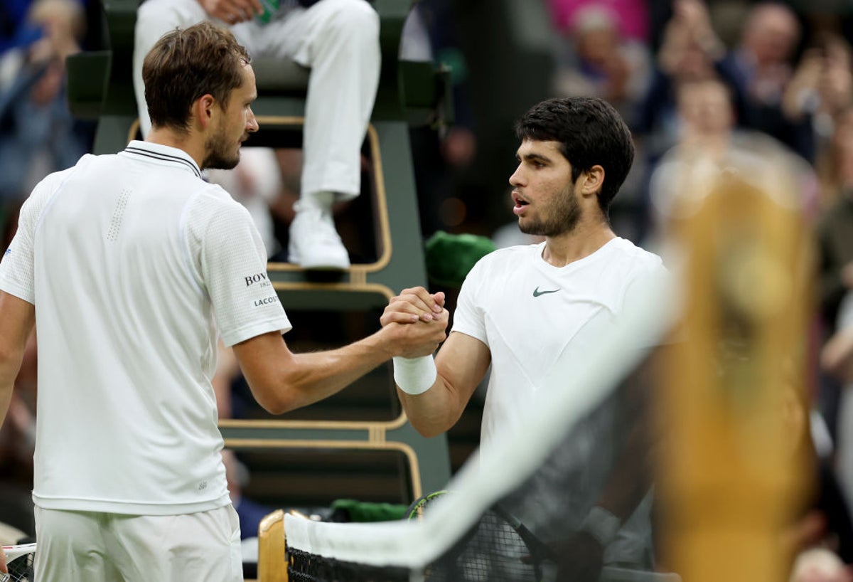 When is Carlos Alcaraz playing Wimbledon semi-final against Daniil Medvedev? 