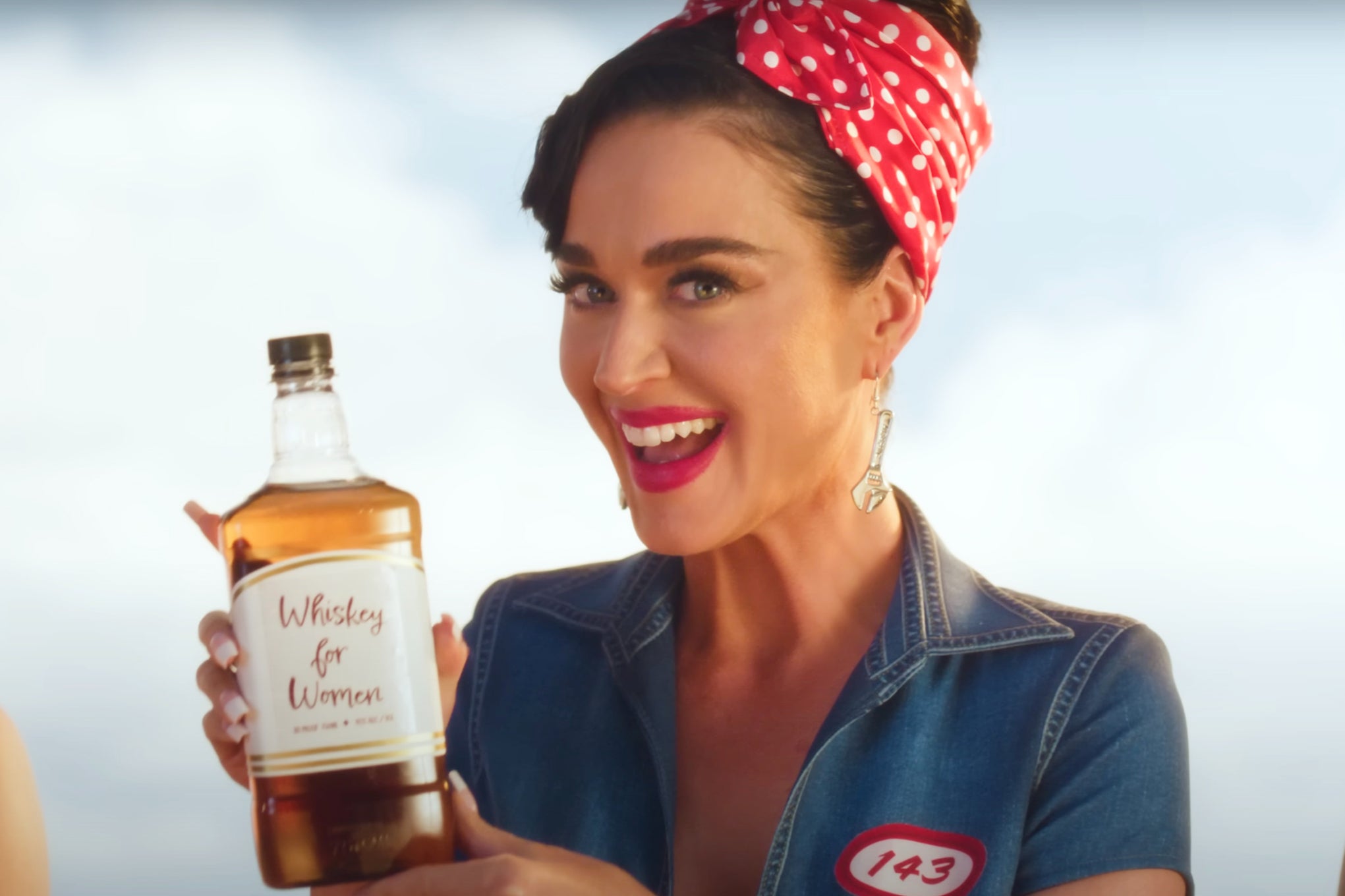 Katy Perry no vídeo de seu single 'Woman's World'