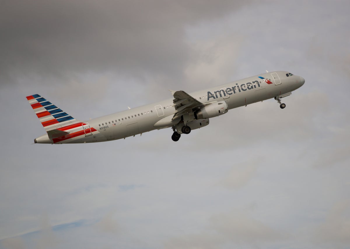 Smoking laptop in passenger's bag prompts evacuation on American Airlines flight in San Francisco