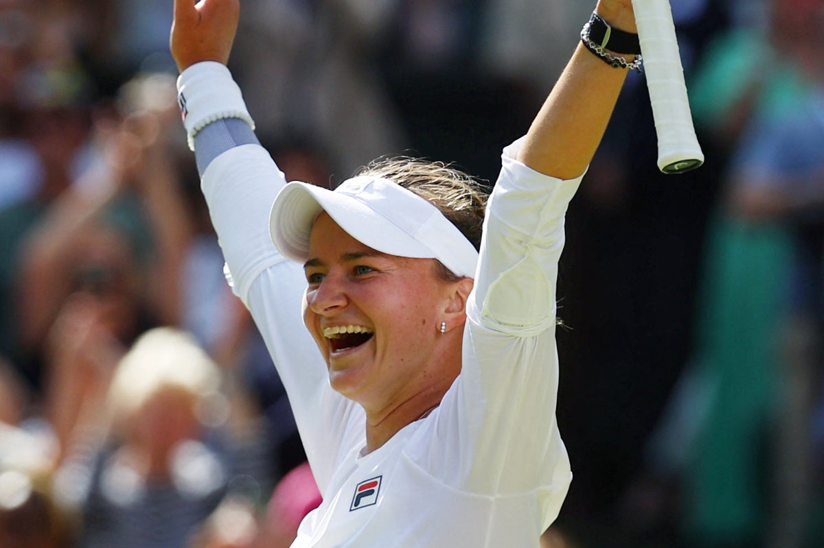 Emotional Barbora Krejcikova makes Jana Novotna tribute at Wimbledon