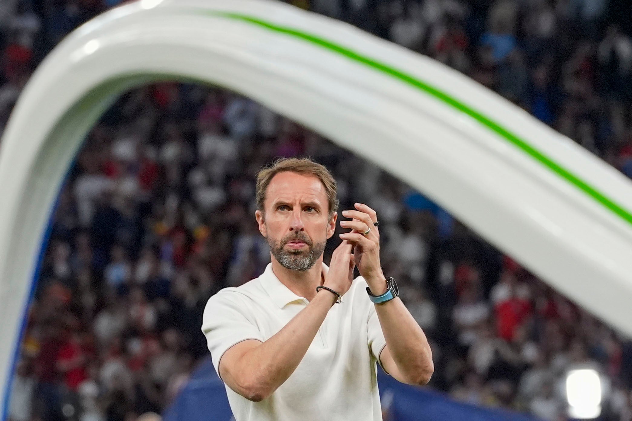 Gareth Southgate applauds to supporters