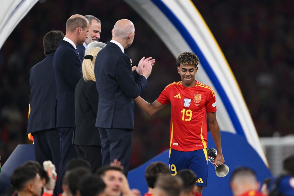 Spain star Yamal celebrates 17th birthday day before Euro 2024 final