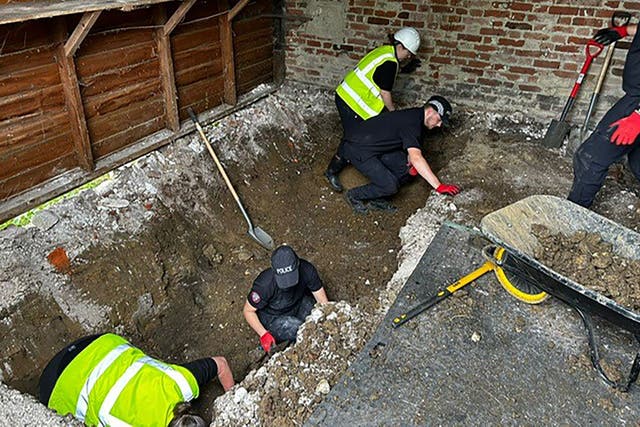 A barn is being searched at a Hertfordshire farm (Met Police/PA)