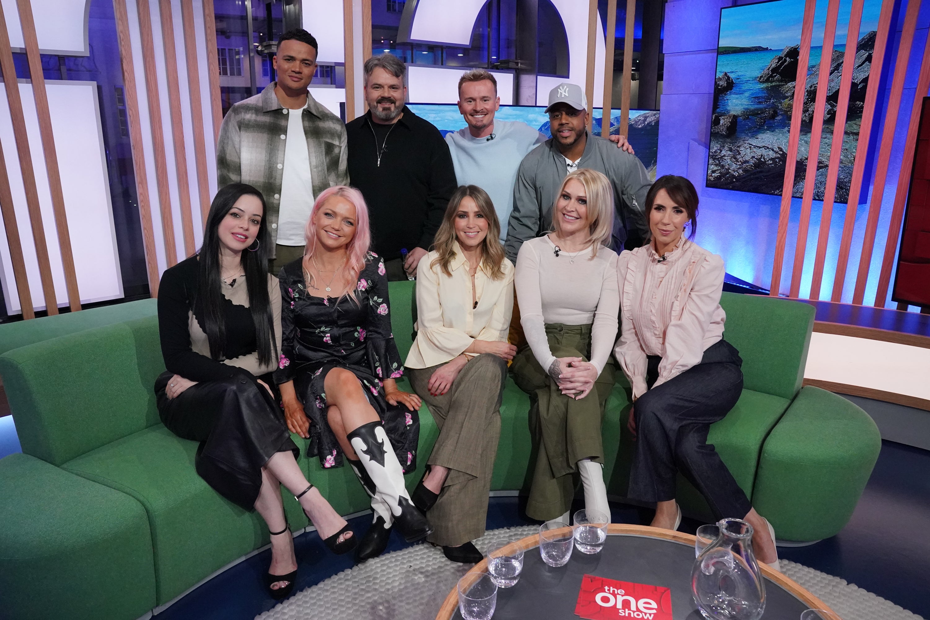 Alex Jones e Jermaine Jenas entrevistam S Club 7 no 'The One Show'