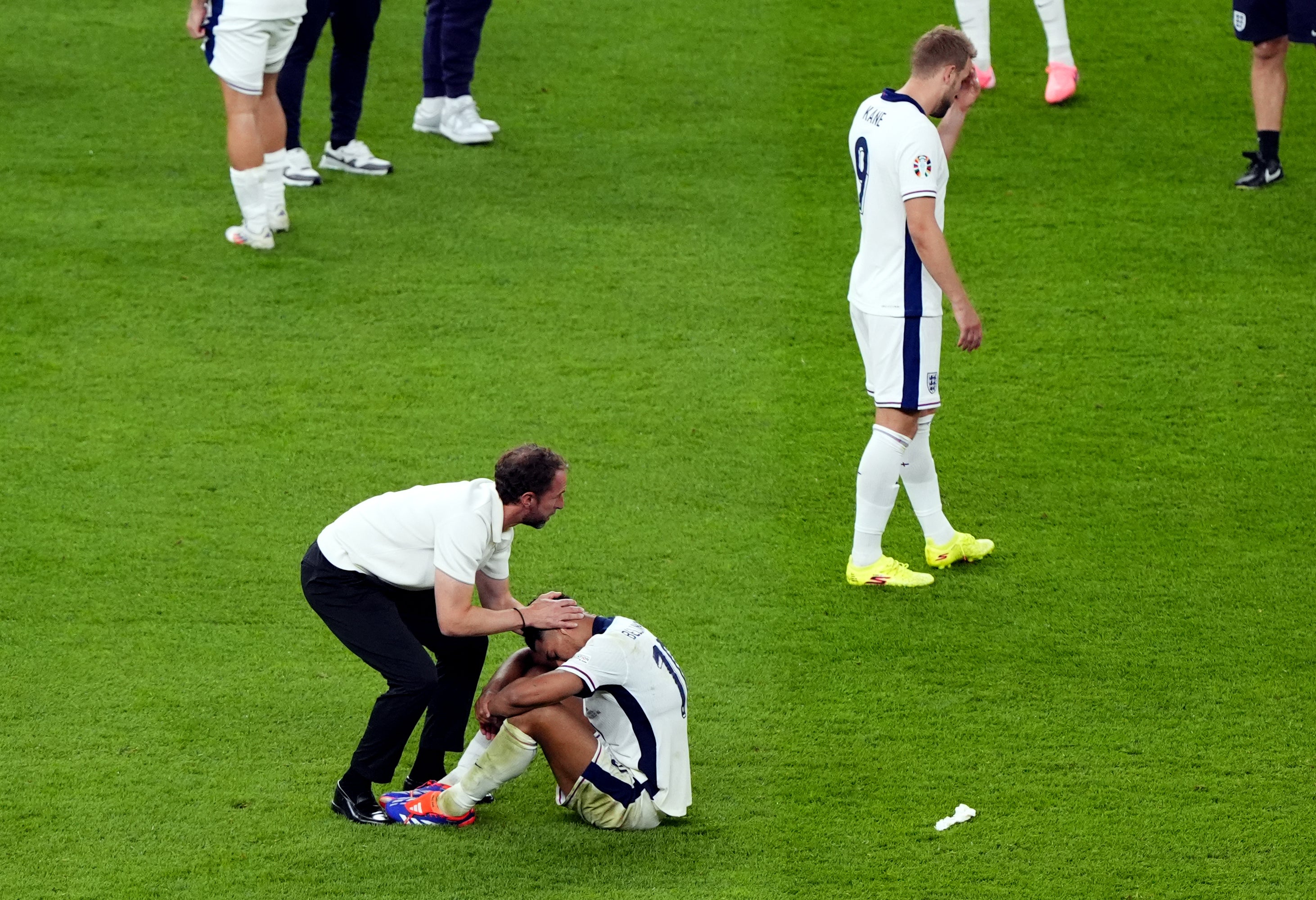 Southgate commiserates with Jude Bellingham following England’s defeat in the final