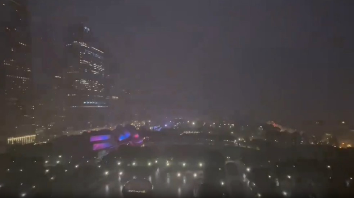 Eerie tornado sirens ring through downtown Chicago as storms rip through Midwest