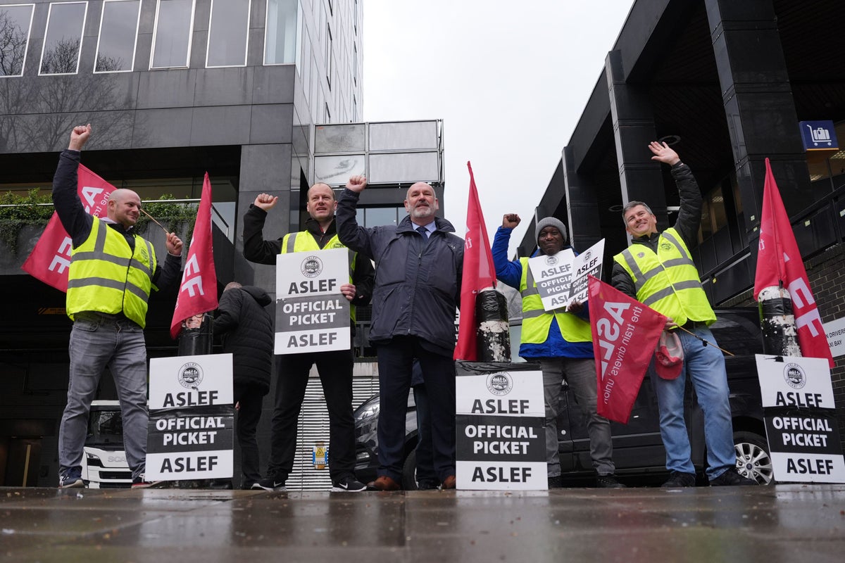 Doctors should earn more than train drivers, says boss of train drivers’ union