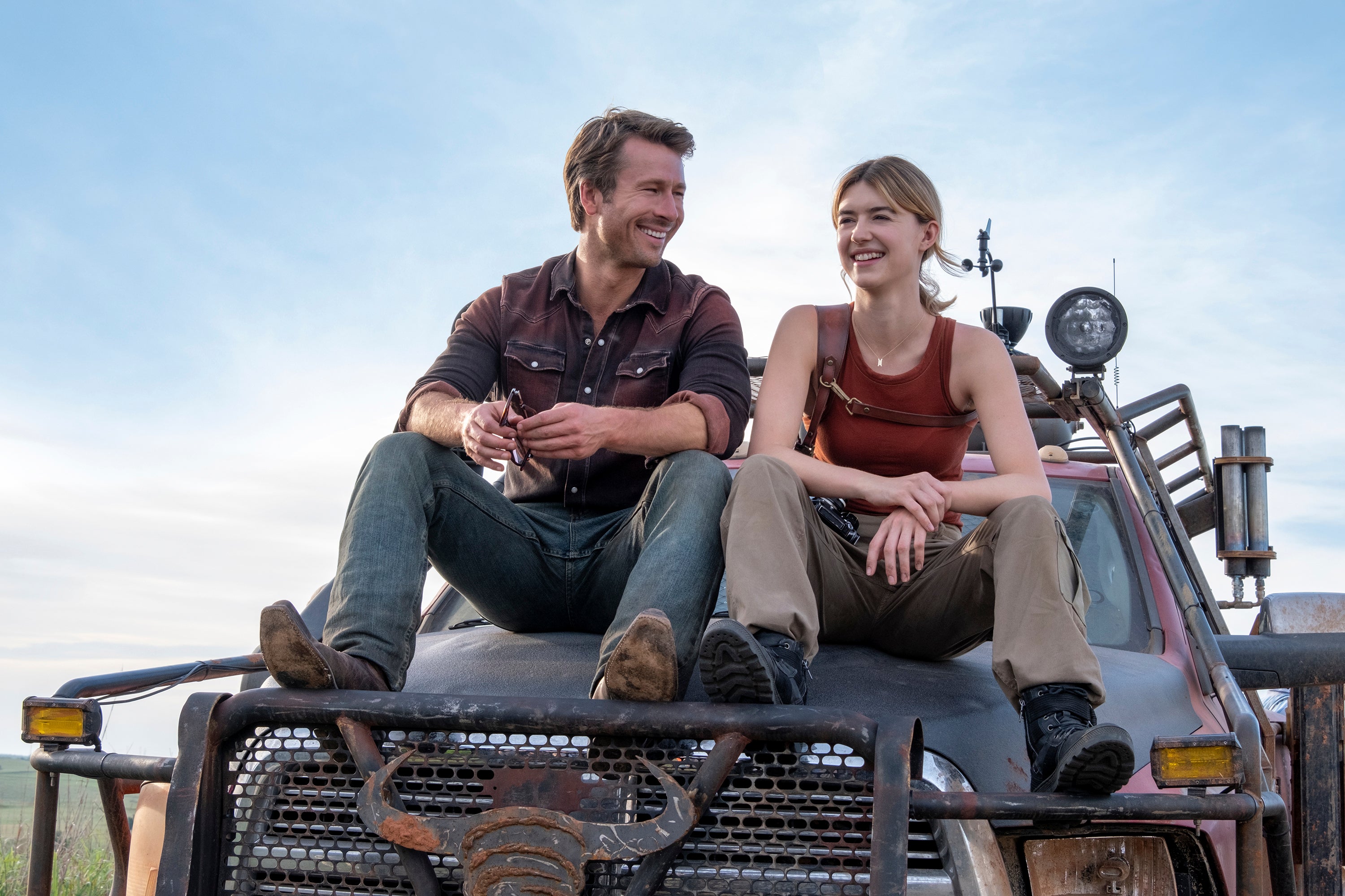 Glen Powell and Daisy Edgar-Jones in ‘Twisters’