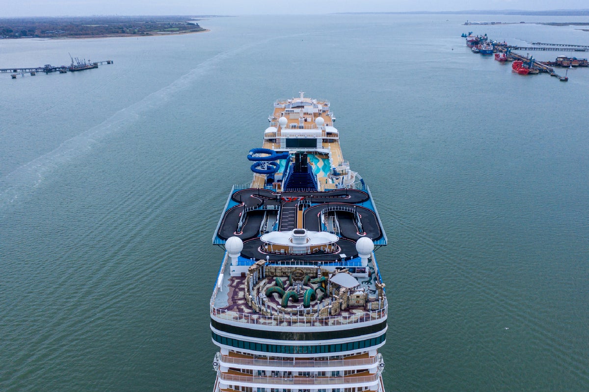 California woman sues cruise line after being removed over alleged wine theft