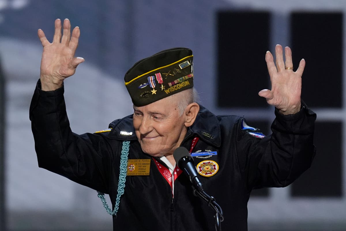 98-year-old World War II veteran sends RNC crowd into ecstasy when he says he would re-enlist today if Trump were president