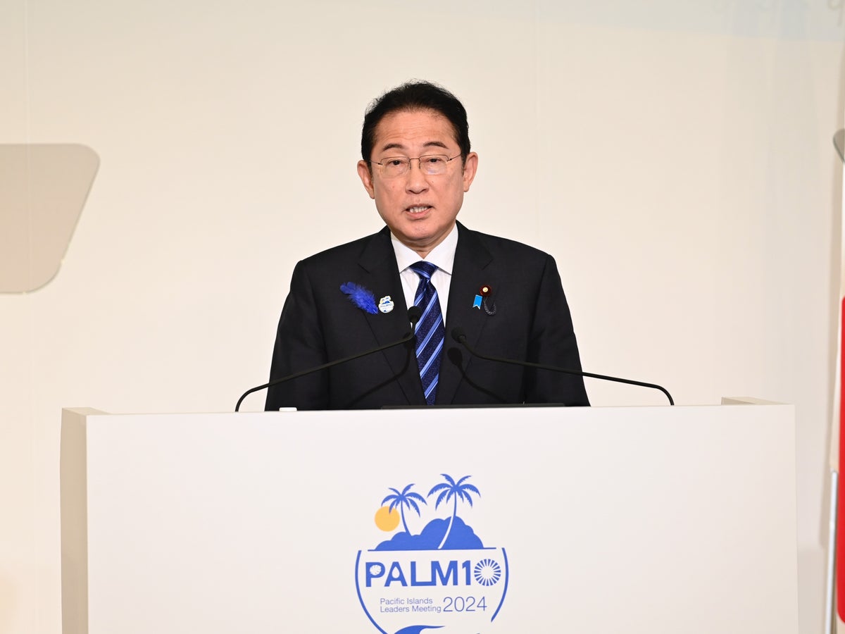 Japanese PM bows deeply as he apologises to victims of forced sterilisation programme
