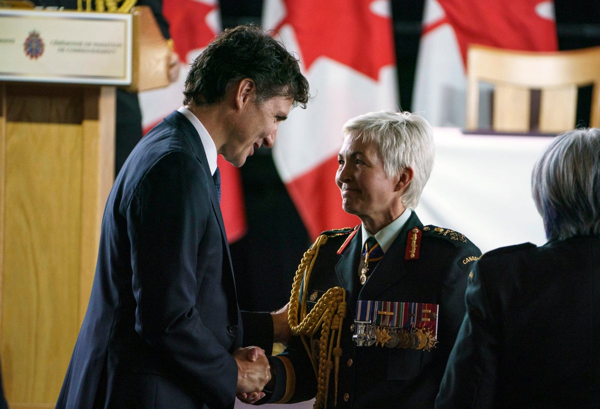 A woman becomes commander of the Canadian Armed Forces for the first time