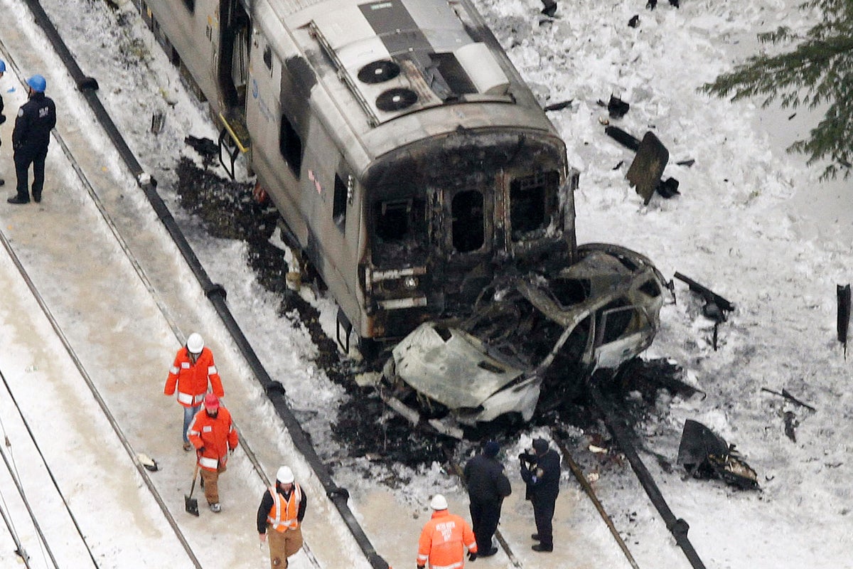 Jury faults NY railroad -- mostly -- for 2015 crossing crash that killed 6