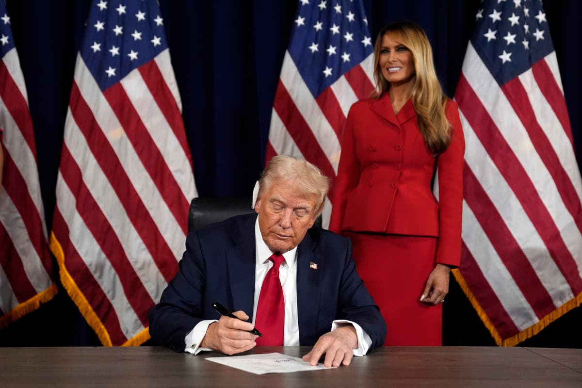 Melania makes rare appearance at RNC with Trump as family including Jared and Ivanka fill box on final night