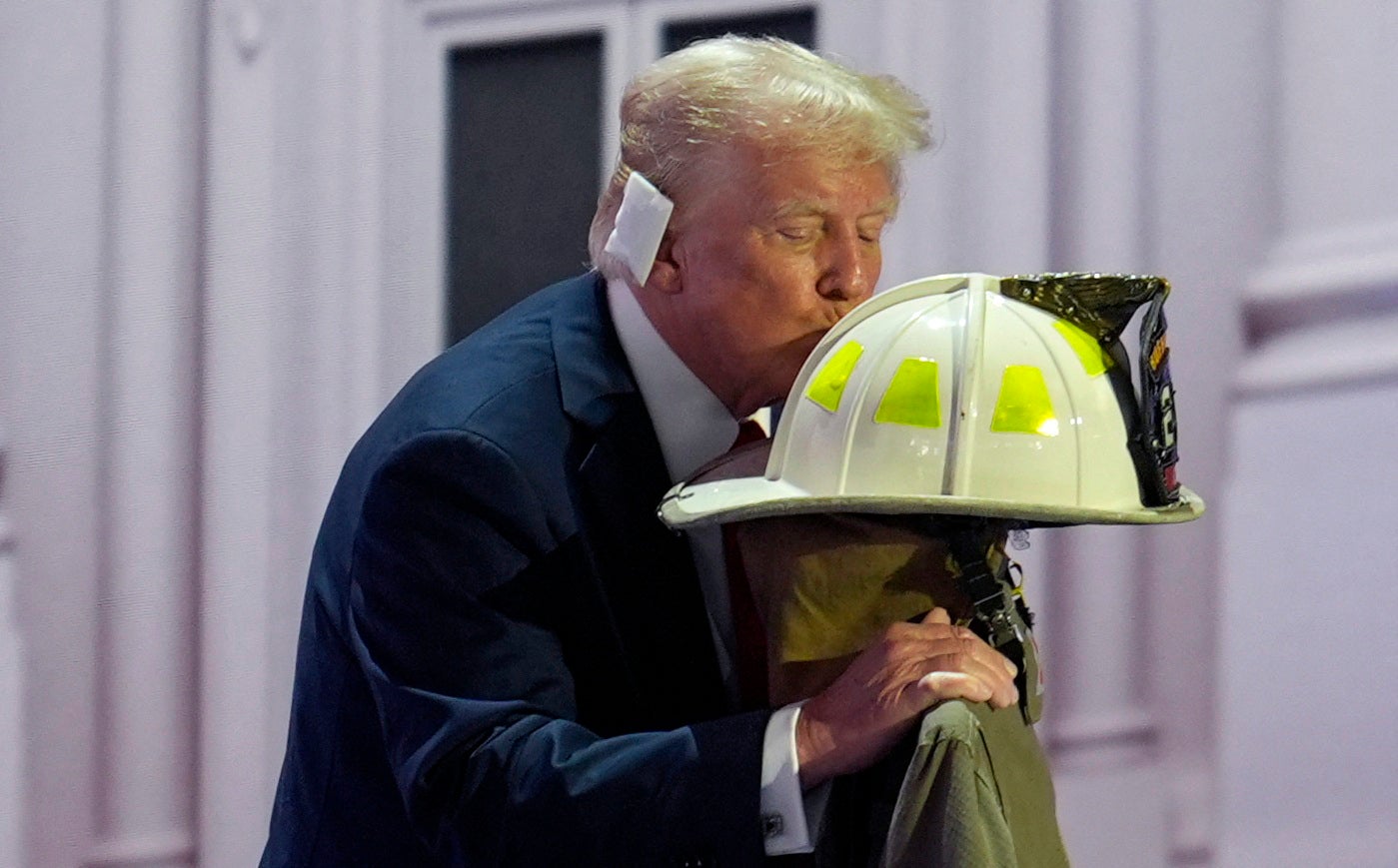 Donald Trump kisses Corey Comperatore’s helmet at the Republican National Convention