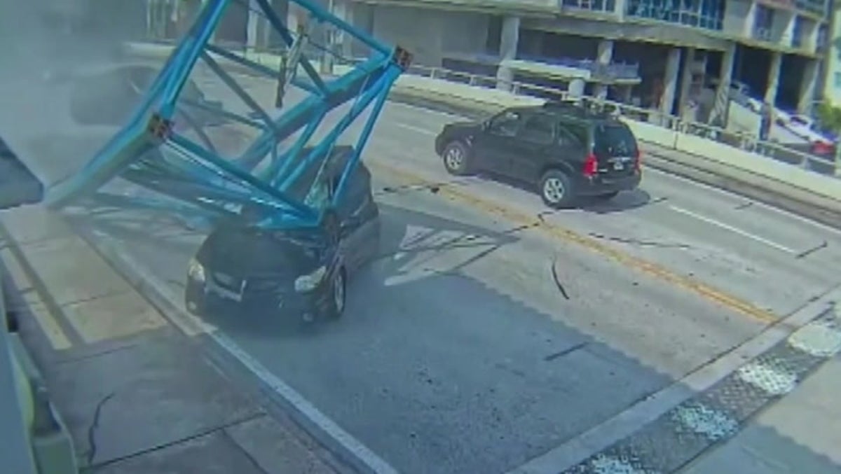 Video captures moment crane falls on top of moving car in Florida