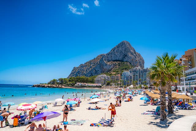 <p>Costa Blanca town Calpe is cracking down on reserving space on the shore </p>