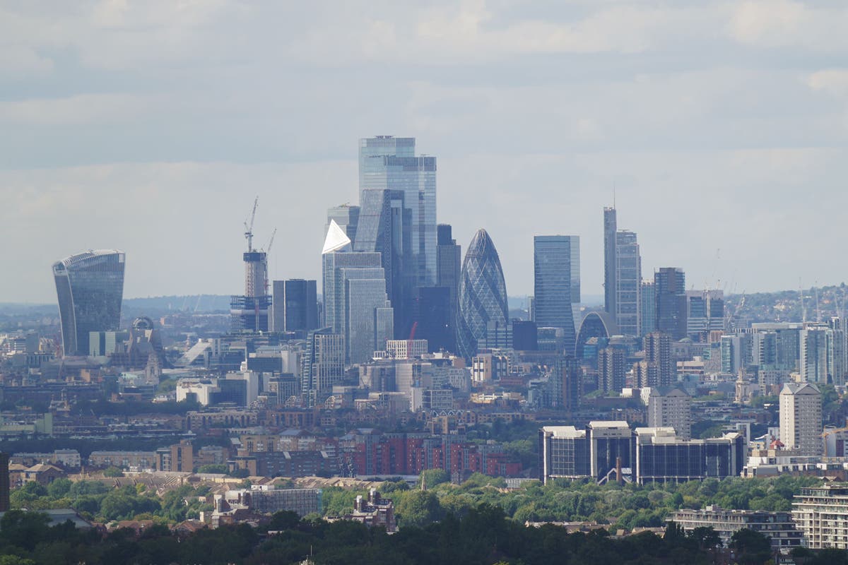 London stocks drop as markets shaken by global IT outage