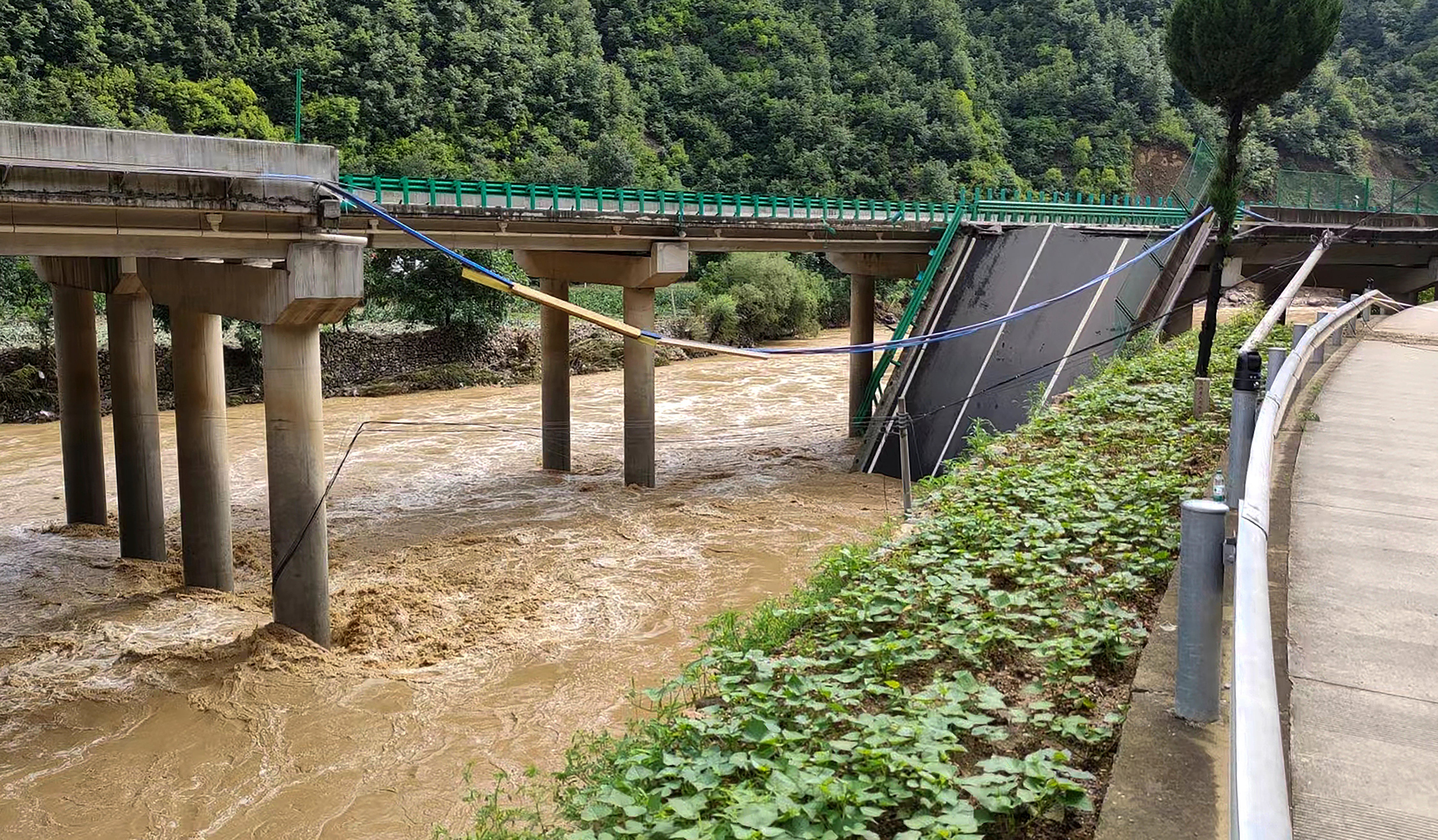 <p>A a collapsed bridge is seen in Zhashui County in Shangluo City, northwest China's Shaanxi Province, Saturday</p>