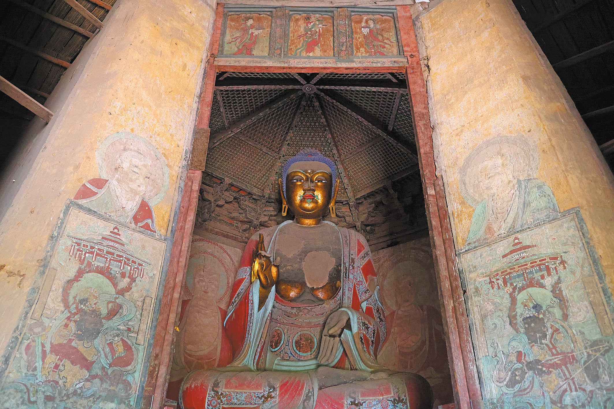 A well-preserved Buddha statue in the Sakyamuni Pagoda