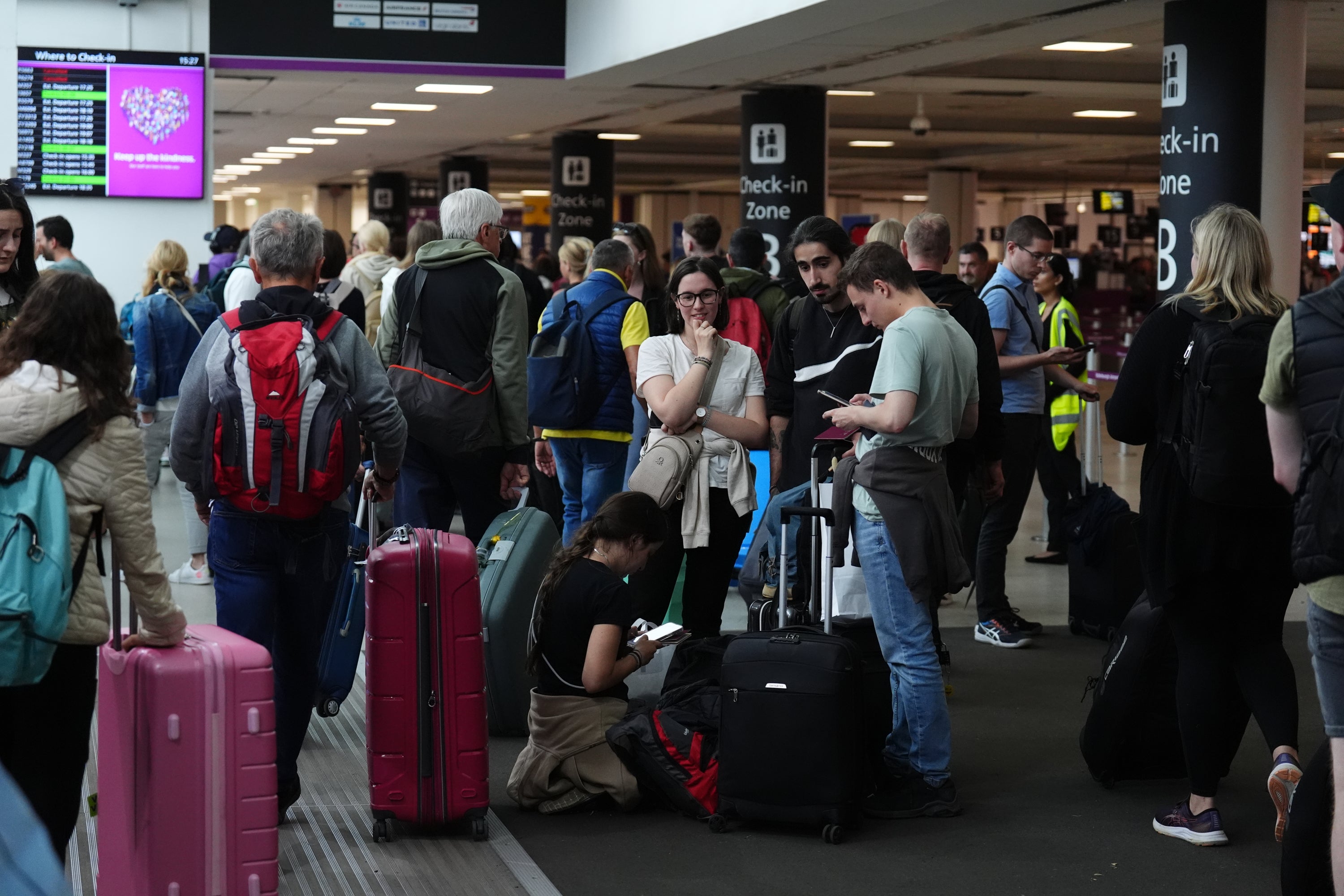 The outages led to long queues at airports like Edinburgh