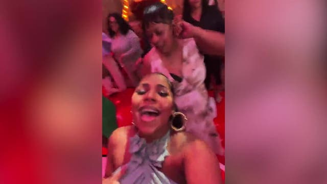 <p>Heavily pregnant Ashanti dances to Nelly’s ‘Hot in Here’ on night out.</p>